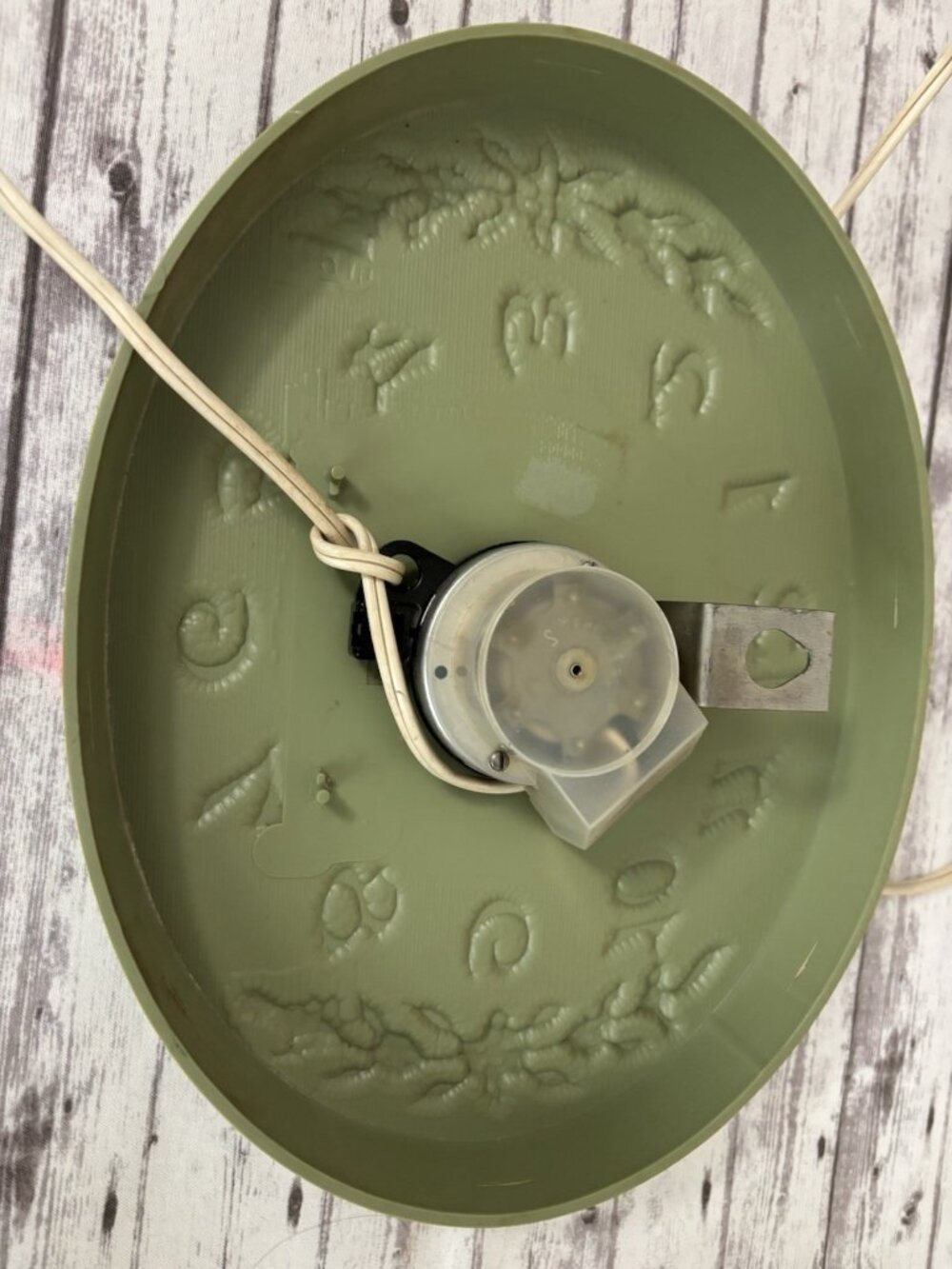 Vintage Robert Shaw Green Plastic Oval Mid Century Electric Wall Clock 1970's - Picture 7 of 14